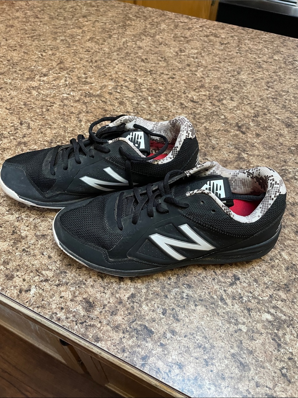 New Balance Tupelo1 Metal Spike Cleats Size 7.5 EUC